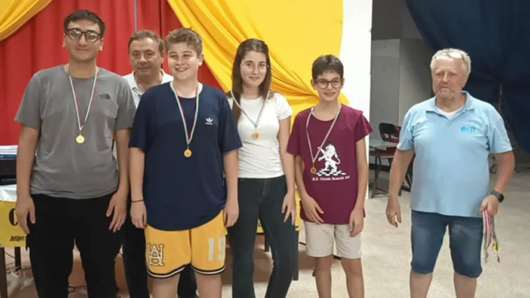 Jesi: la squadra Under-18 di scacchi campione regionale vola alla finalissima nazionale di Lignano